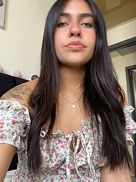 Snapshot of DaphneUwu chatting on 03-12-25, 02:45 DaphneUwu online show from 03-12-25, 02:45