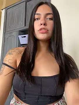 Snapshot of DaphneUwu chatting on 12-06-24, 04:12 DaphneUwu online show from 12-06-24, 04:12