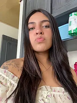 Snapshot of DaphneUwu chatting on 03-11-25, 03:34 DaphneUwu online show from 03-11-25, 03:34
