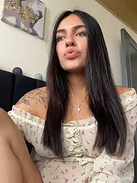 Snapshot of DaphneUwu chatting on 12-29-24, 05:22 DaphneUwu online show from 12-29-24, 05:22