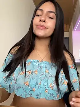 Snapshot of DaphneUwu chatting on 02-15-25, 02:22 DaphneUwu online show from 02-15-25, 02:22