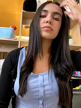 Snapshot of DaphneUwu chatting on 10-14-25, 12:44 DaphneUwu online show from 10-14-25, 12:44