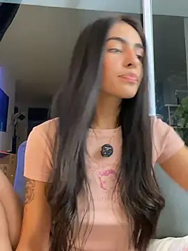 Snapshot of DaphneUwu chatting on 06-14-26, 02:24 DaphneUwu online show from 06-14-26, 02:24