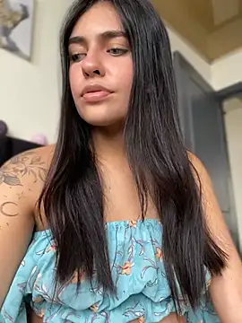 Snapshot of DaphneUwu chatting on 02-15-25, 08:34 DaphneUwu online show from 02-15-25, 08:34