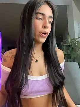 Snapshot of DaphneUwu chatting on 07-08-26, 01:08 DaphneUwu online show from 07-08-26, 01:08