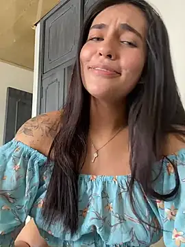 Snapshot of DaphneUwu chatting on 02-08-25, 04:35 DaphneUwu online show from 02-08-25, 04:35