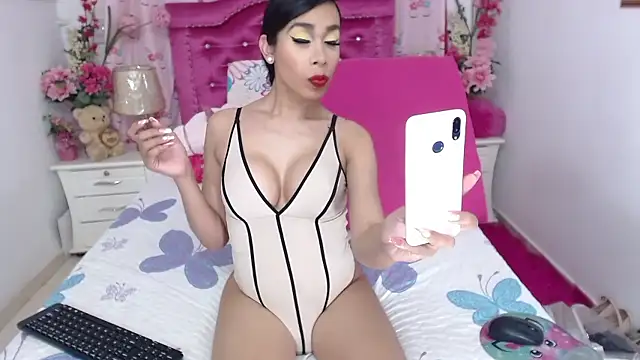 Divaxhermosa online show from 01-08-26, 11:00