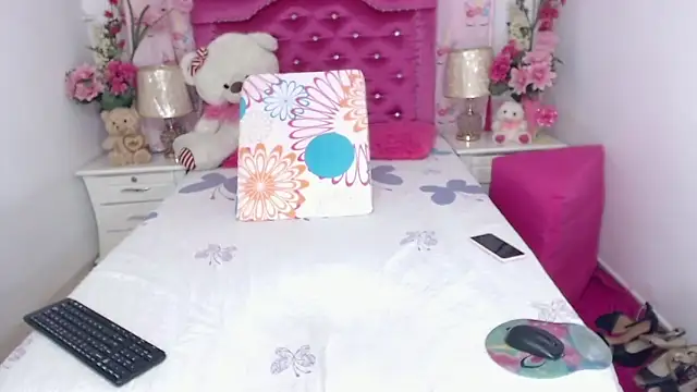 Divaxhermosa online show from 12-17-25, 11:32