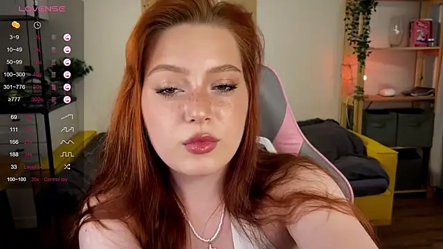 Snapshot of Sofy_Benson chatting on 07-20-26, 01:24 Sofy Benson online show from 07-20-26, 01:24