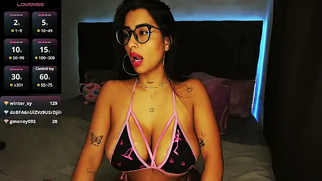Snapshot of lovely_violet13 chatting on 03-15-25, 05:04 lovely violet13 online show from 03-15-25, 05:04