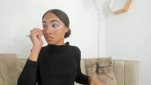 kristyl paez online show from 10-18-25, 08:11