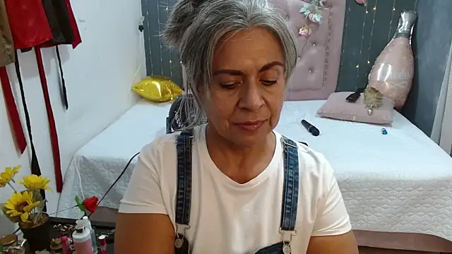 Snapshot of lalisha_96 chatting on 05-10-26, 01:53 lalisha 96 online show from 05-10-26, 01:53