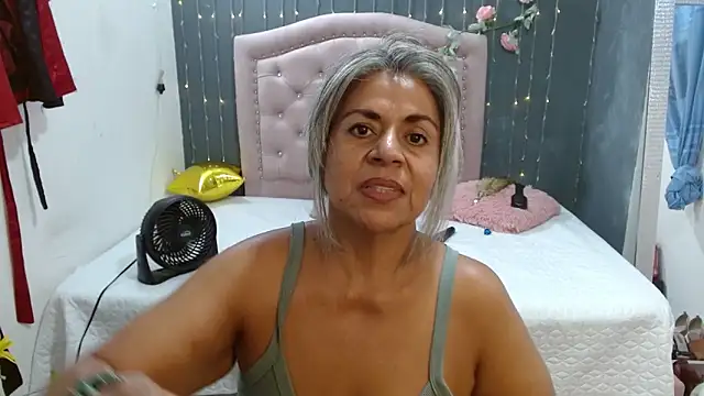 Snapshot of lalisha_96 chatting on 05-15-26, 10:52 lalisha 96 online show from 05-15-26, 10:52