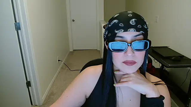 Sassy Latina online show from 11-23-25, 03:16