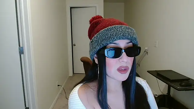 Sassy Latina online show from 12-23-25, 04:12