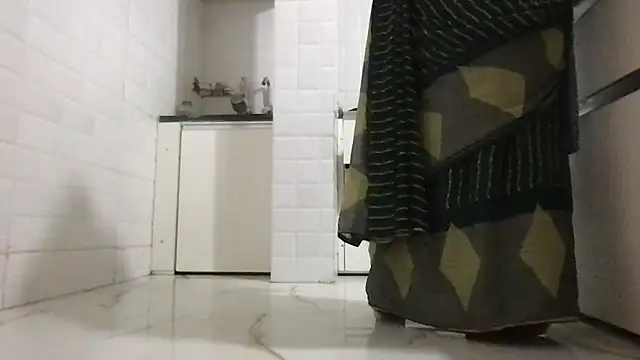 Riyasingh9 online show from 11-18-25, 04:16