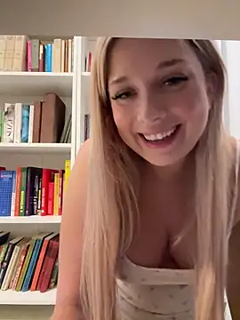 Snapshot of CherryAuroraa chatting on 09-19-25, 10:52 CherryAuroraa online show from 09-19-25, 10:52