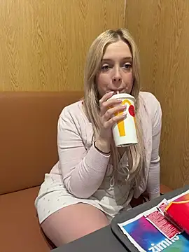 CherryAuroraa online show from 03-01-26, 10:21