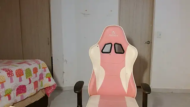 GiltRosebush online show from 01-06-26, 08:24