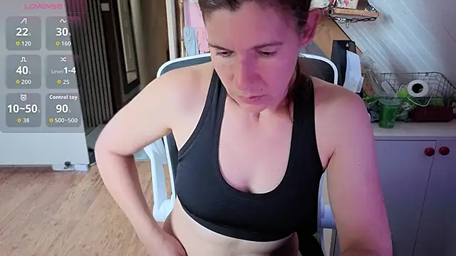 Snapshot of Lina_lou4 chatting on 06-19-26, 03:40 Lina lou4 online show from 06-19-26, 03:40