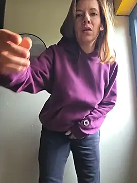 Lina lou4 online show from 04-15-26, 07:14