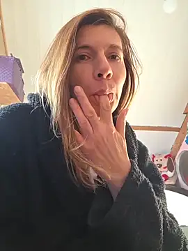 Lina lou4 online show from 12-16-25, 09:46