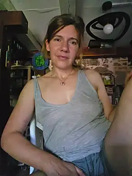 Snapshot of Lina_lou4 chatting on 06-25-26, 04:23 Lina lou4 online show from 06-25-26, 04:23