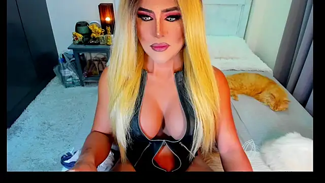Snapshot of MissNaughtyTyra chatting on 06-12-26, 11:46 MissNaughtyTyra online show from 06-12-26, 11:46