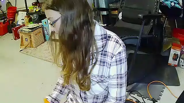 Snapshot of Dakota_02 chatting on 10-27-25, 12:28 Dakota 02 online show from 10-27-25, 12:28