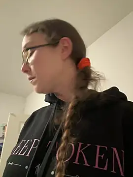 Dakota 02 online show from 04-26-26, 04:21