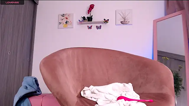 Annaross2 online show from 03-05-25, 05:08