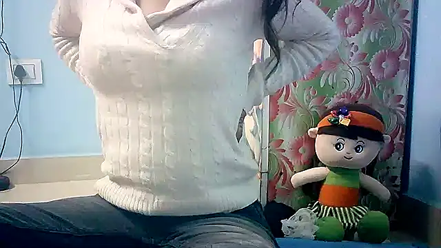 Snapshot of lovelydesi21 chatting on 01-19-25, 04:04 lovelydesi21 online show from 01-19-25, 04:04