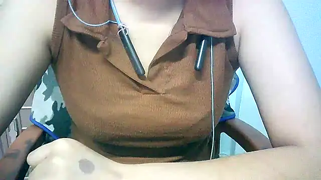 Snapshot of lovelydesi21 chatting on 03-20-25, 04:09 lovelydesi21 online show from 03-20-25, 04:09