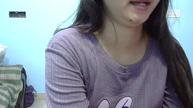 Snapshot of lovelydesi21 chatting on 10-05-25, 05:47 lovelydesi21 online show from 10-05-25, 05:47