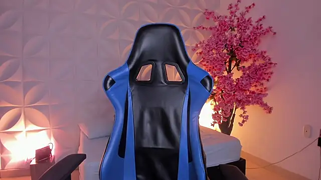 cora 22 online show from 02-28-26, 12:49