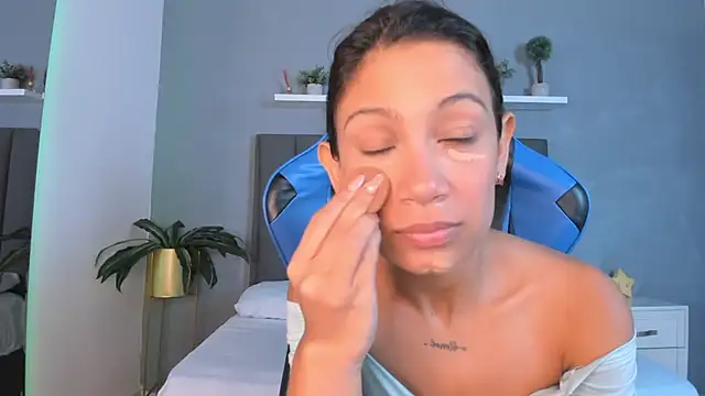 cora 22 online show from 10-29-25, 12:48