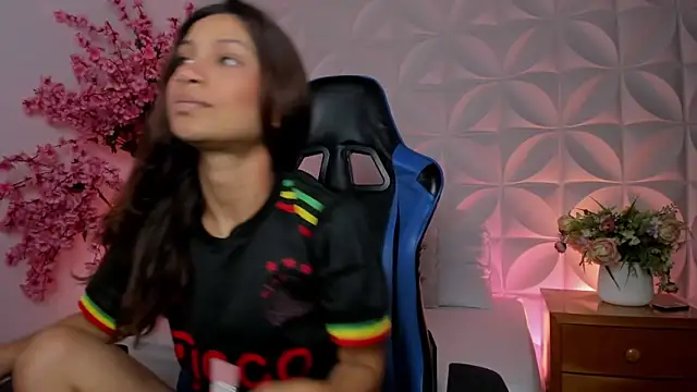 cora 22 online show from 11-11-25, 12:55