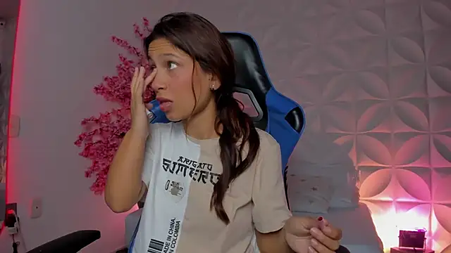 cora 22 online show from 11-08-25, 12:31