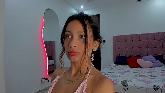 Snapshot of cora_22 chatting on 07-10-26, 02:22 cora 22 online show from 07-10-26, 02:22