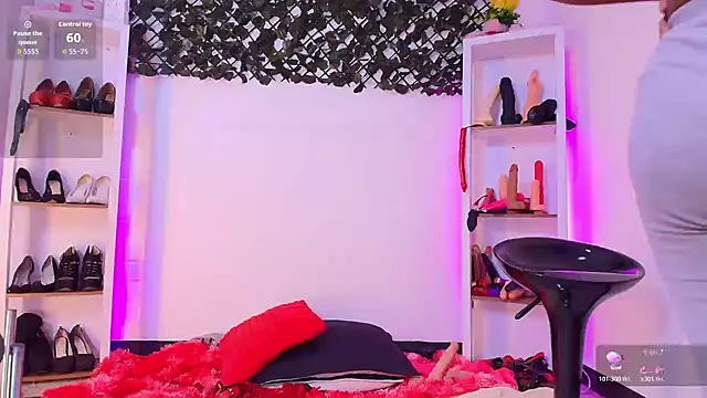 louise nails online show from 03-16-26, 03:48