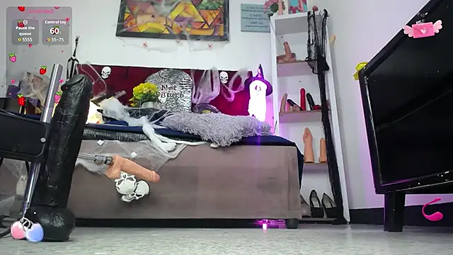 louise nails online show from 10-23-25, 01:10