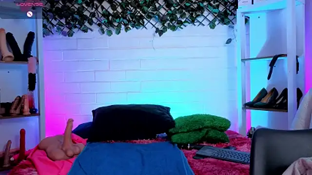 louise nails online show from 05-30-26, 04:01