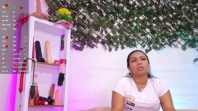 louise nails online show from 07-09-26, 08:19
