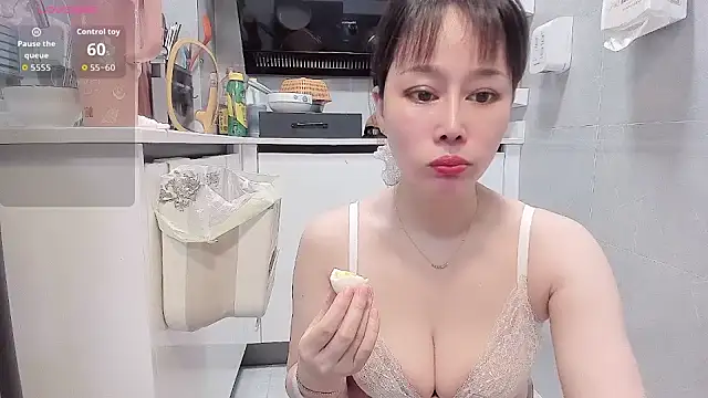 Vivian-6 online show from 06-26-26, 12:05
