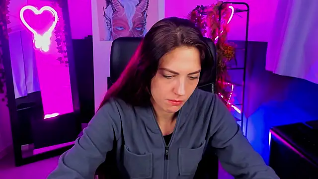 Snapshot of EmilyWilden chatting on 01-03-25, 11:46 EmilyWilden online show from 01-03-25, 11:46