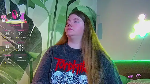 Snapshot of RubyValen chatting on 04-02-26, 01:35 RubyValen online show from 04-02-26, 01:35