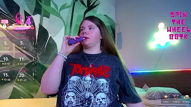 Snapshot of RubyValen chatting on 02-02-26, 01:37 RubyValen online show from 02-02-26, 01:37