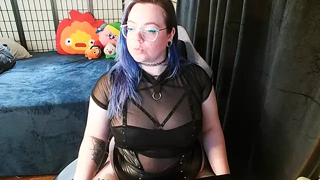 Snapshot of KiraSpitQueen chatting on 03-23-25, 04:49 KiraSpitQueen online show from 03-23-25, 04:49
