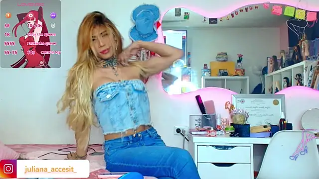 Snapshot of caroline_cossei chatting on 05-14-26, 11:57 caroline cossei online show from 05-14-26, 11:57