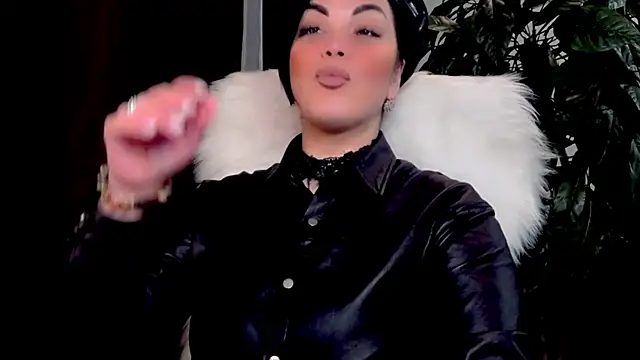 Snapshot of QueenOfUrKink chatting on 02-12-26, 07:57 QueenOfUrKink online show from 02-12-26, 07:57